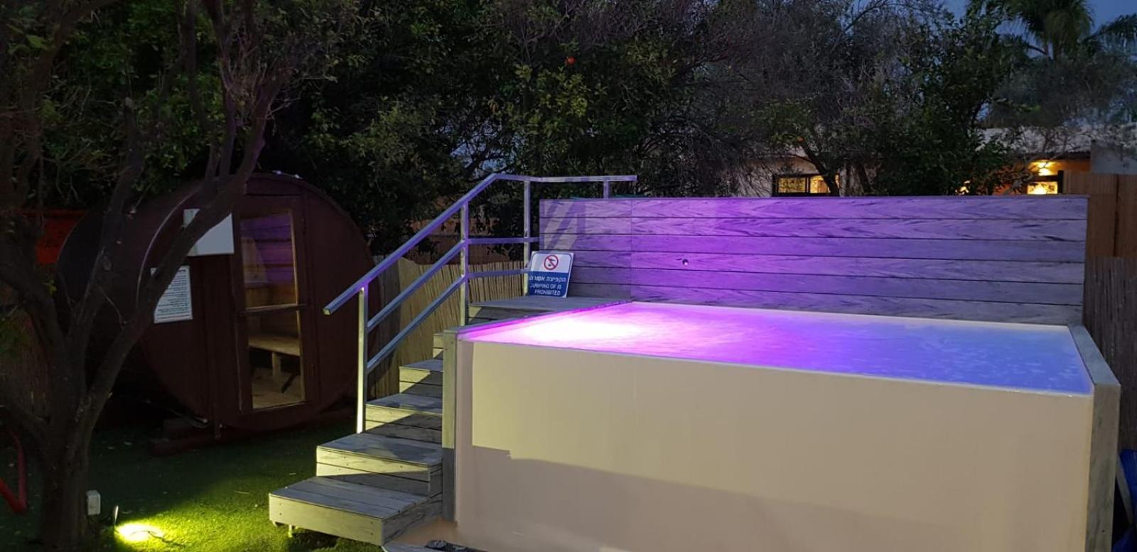 ביקתפוז וקלמנטינה- מתחם בקתות וסוויטות עם ג'קוזי פרטי ובריכה משותפת Hotel ลิมาน ภายนอก รูปภาพ