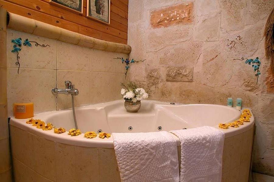 ביקתפוז וקלמנטינה- מתחם בקתות וסוויטות עם ג'קוזי פרטי ובריכה משותפת Hotel ลิมาน ภายนอก รูปภาพ
