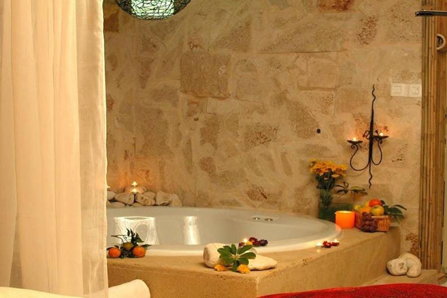 ביקתפוז וקלמנטינה- מתחם בקתות וסוויטות עם ג'קוזי פרטי ובריכה משותפת Hotel ลิมาน ภายนอก รูปภาพ